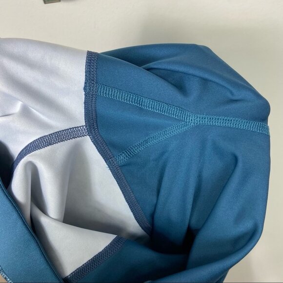 Under Armour HeatGear Printed Capri Leggings Blue Size XS Yoga Run Fitness‎ Pant - Picture 5 of 7